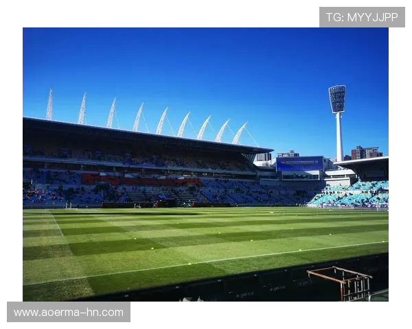 梅州客家强势对阵劲旅鏖战赛场激情四溢引爆球迷热情 梅州客家强势对阵劲旅鏖战赛场激情四溢引爆球迷热情