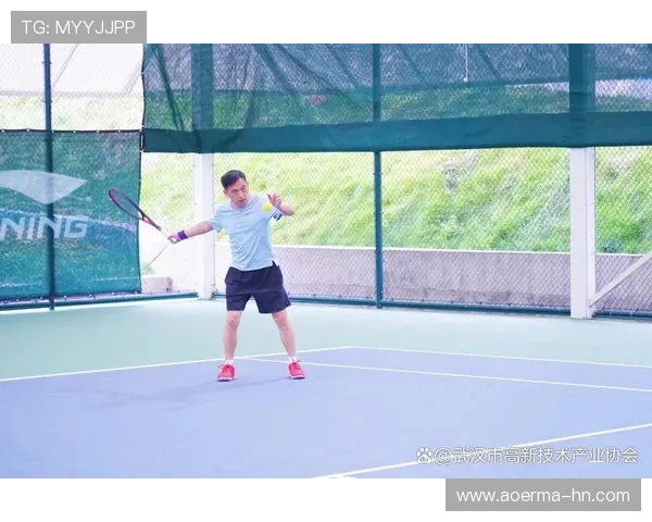 武汉网球队的团队协作之道：网球巨献背后的默契与拼搏精神