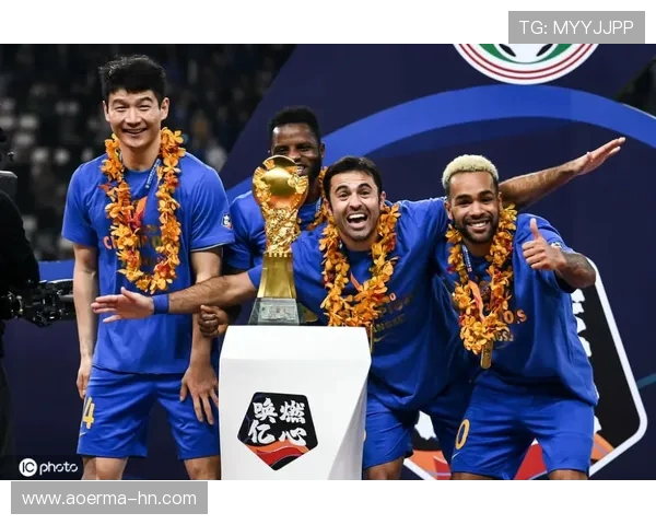 广州恒大队与苏宁激战正酣谁将赢得这场中超巅峰对决